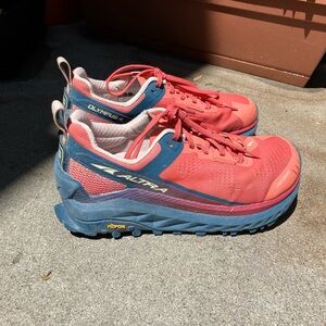Altra Women’s Olympus 4 Size 7 pink/coral and blue colorway